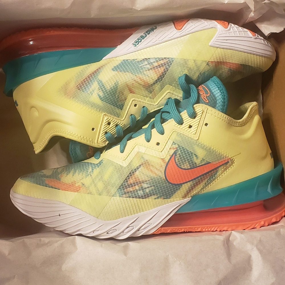 LeBron low mango white lime